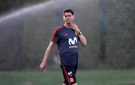 El español Fernando Hierro dirigió la selección de fútbol de su país cuando obtuvieron el título en el Mundial 2010.