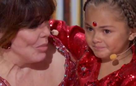 Verónica Castro es sorprendida por su nieta, quien le cantó como regalo por el Día de las madres.