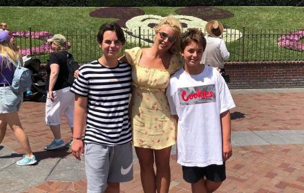 La cantante Britney Spears junto a sus hijos Sean y Jayden, de 13 y 12 años, respectivamente.