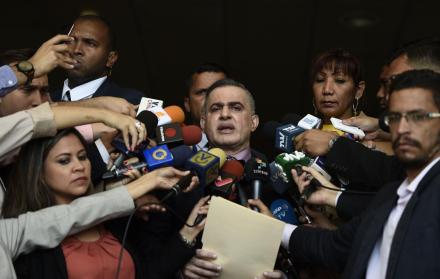 En su opinión, Venezuela está sometida a “medidas coercitivas, de bloqueo económico que dañan no solo el patrimonio nacional, sino que dañan la vida familiar de todos los venezolanos”.