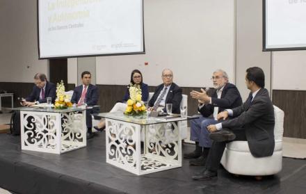 En la ESPOL se dictó una charla sobre la autonomía que deben tener los Bancos Centrales.