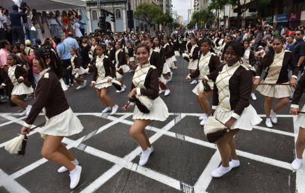 El desfile se realiza el sábado, a partir de las 07:00. Participan 6.400 personas.