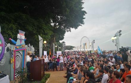 La alcaldesa de Guayaquil Cynthia Viteri asistió a la inauguración de la casa abierta Mundo Retro.