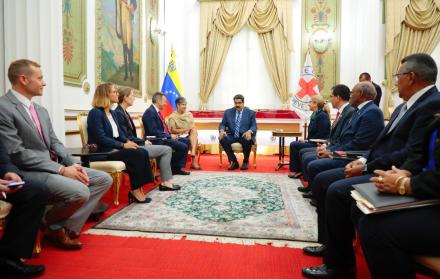 El presidente de Venezuela, Nicolás Maduro, se reunió con representantes del Comité Internacional de la Cruz Roja, el miércoles 10 de abril.
