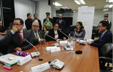 Sesión de la Comisión de Régimen Económico para aprobar el informe de la propuesta de Ley de Crecimiento Económica.