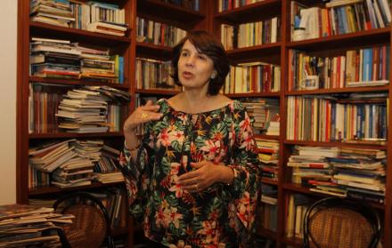 Rosalía Arteaga, expresidenta de Ecuador, planteó su preocupación y propuesta al ministro de Educación, Milton Luna.