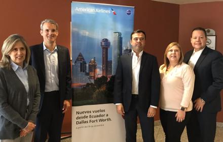Directivos regionales de American Airlines que ofrecieron detalles de los nuevos vuelos.