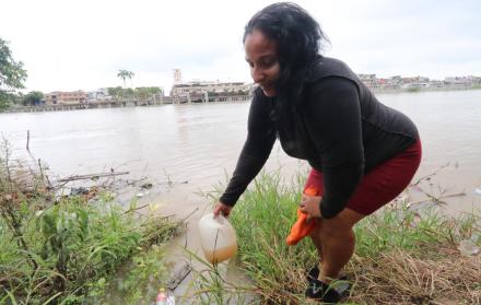 Riberas Opuestas. En condiciones precarias viven los moradores de esta zona, ubicada directamente frente a la ciudad.