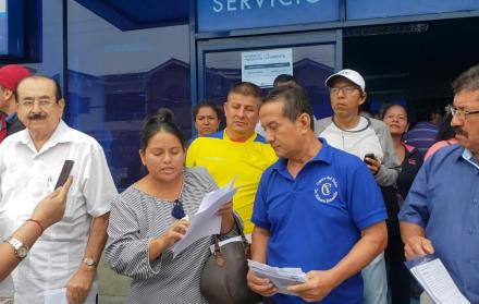 Quejas. Continúan los reclamos de los usuarios en las diversas agencias de CNEL en Guayaquil.