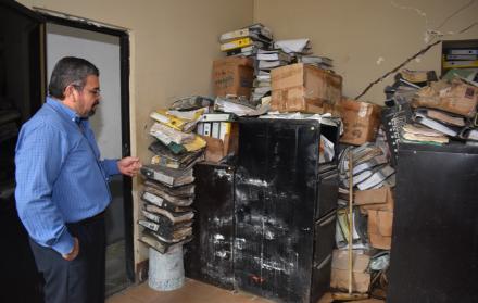 La información municipal se encontraba en un cuarto lleno de filtraciones.
