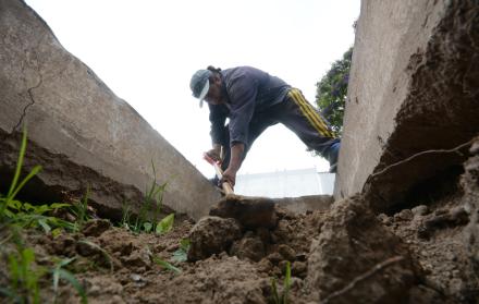 Las exhumaciones consisten en sacar los cadáveres de las tumbas para colocarlos en espacios más pequeños, después de 10 años.