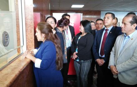 Amapola Naranjo presentó este martes la petición. Las firmas de respaldo para la solicitud de juicio provienen de los asambleístas de la bancada correísta.