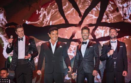 Los artistas están celebrando su aniversario número 15 y su décimo álbum de estudio.
