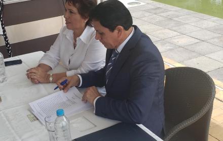 La aspirante cuestionó la propuesta de un candidato a la Prefectura que, en caso de llegar a la institución, cerrará por 60 días la dependencia para iniciar un proceso de fiscalización.