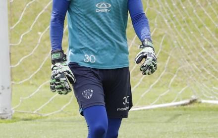 Debido a las buenas actuaciones que ha tenido el golero de 30 años, la dirigencia del elenco de Sangolquí decidió extenderle su contrato por tres años más.