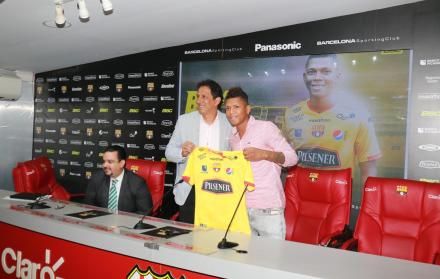 Este martes, Barcelona integró oficialmente a Billy Arce en sus filas.