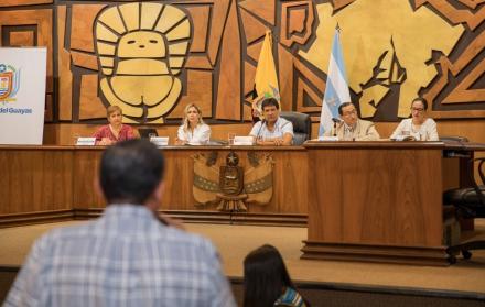 Cita. El pleno del Consejo Provincial del Guayas sesionó ayer de manera extraordinaria en su sede de Guayaquil. Dos puntos tuvo el orden del día.