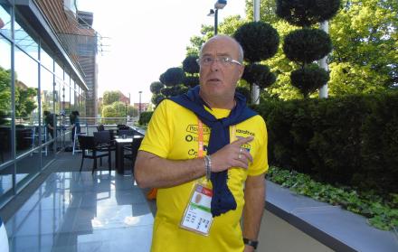 El entrenador de la Mini-Tri se muestra orgulloso de sus dirigidos.