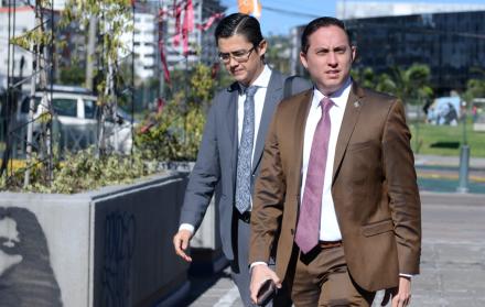 La versión de Mendoza (d), tiene relación con el reportaje denominado ‘El laberinto Offshore del Círculo Presidencial’.