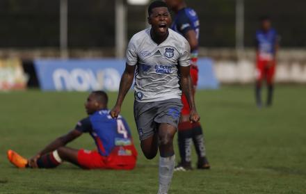 El Loco Cortez anotó el 0-2 de la victoria azul.