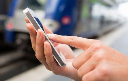 El proyecto de Ley de Crecimiento Económico busca cobrar 10 % de Impuesto al Consumo Especial (ICE) a los planes pospago de celulares.