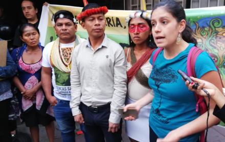 Plantón por parte de los Yasunidos en las afueras del consejo Nacional Electoral.