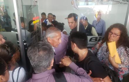 Llegada de la comisión al edificio de la Defensoría del Pueblo.