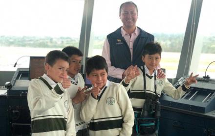 Estudiantes de la escuela Eduardo Kingman tuvieron su primer acercamiento a una terminal aeroportuaria.
