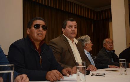 Abel Gómez (c), rechazó contundentemente los actos vandálicos.