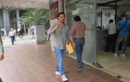 Álvaro Esteban, víctima del hecho, acudió a la Fiscalía de La Merced, en el centro de la urbe.