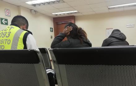 Las agentes acudieron a la audiencia donde se determinó la sentencia a su agresora; ella intentó convencer al juez, pero no se le hizo.
