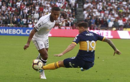Contraste. Antonio Valencia (izquierda) volverá a ser titular en la defensa de Liga de Quito hoy en La Bombonera, mientras Mauro Zárate se perderá el duelo por un desgarro.