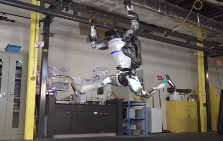 Atlas es un robot humanoide bípedo desarrollado por Boston Dynamics.