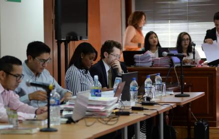 Santos pidió rendir su testimonio anticipado en el caso. La fiscal general del Estado, Diana Salazar, estuvo presente en la cita.