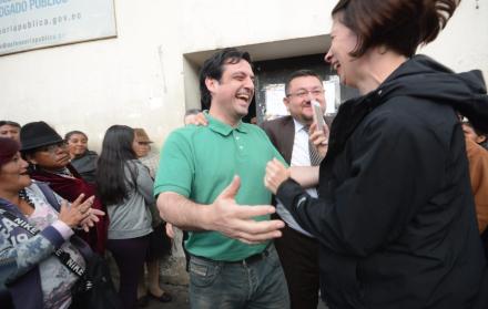 Paul Ceglia fue recibido por su esposa y algunos amigos.