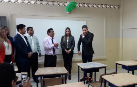 Aulas remodeladas y pintadas fueron entregadas al colegio Nueve de Octubre.