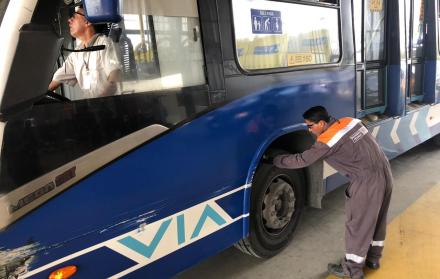 Empieza revisión técnica a las unidades de la Metrovía.