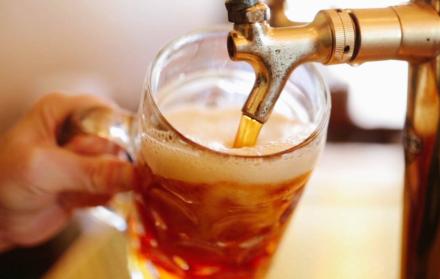 El consumo de cerveza ayuda a verse más joven, pero siempre que se beba con moderación.