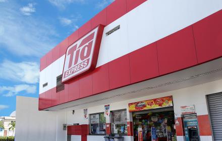 Guayaquil. El local de Tiendas Industriales Asociadas (TÍA) en Álamos, en la avenida Francisco de Orellana. 