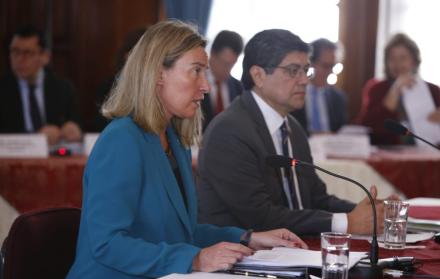 Federica Mogherini y José Valencia, en la II Reunión del Grupo Internacional de Contacto.