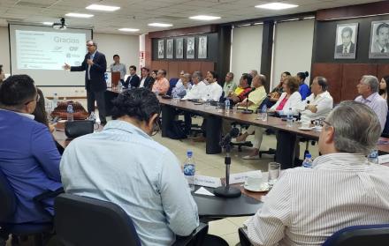 Guillermo Peñalosa durante la presentación con sectores sociales.