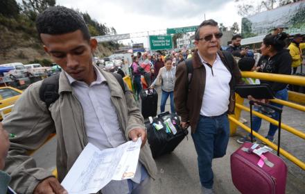 Migrantes venezolanos en el puente de Rumichaca.