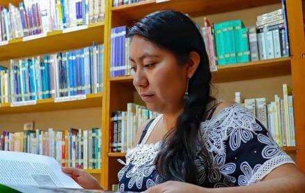 México. Una mujer de Oxaca recibe asesoramiento psicológico y legal (foto: @GES_Mujer)