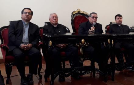 Los religiosos revisaron el informe de labores que presenta el saliente arzobispo Fausto Trávez.