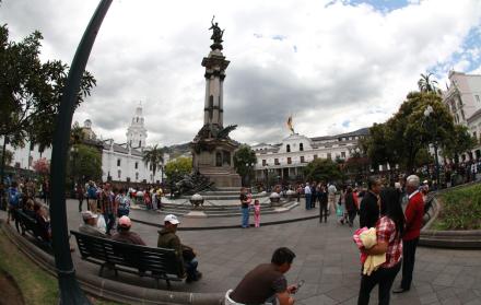 Cuatro días de feriado y los ecuatorianos aún esperan que el Gobierno Nacional y el movimiento indígena se pongan de acuerdo en la redacción de un nuevo decreto sobre los nuevos precios de la gasolina. 
