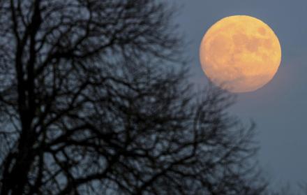 Así se vio la ‘luna de fresa’ desde Ecuador