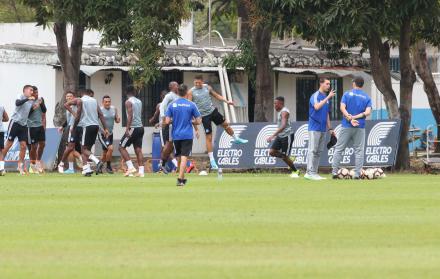 Responsabilidad. Los azules pondrán lo mejor de su plantel hoy en la cancha del estadio Capwell, para medir a Mushuc Runa. La única baja confirmada es la del golero Esteban Dreer, por acumulación de cinco tarjetas amarillas.