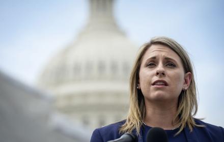 Hill arribó al Congreso el año pasado, con ciertos rasgos determinantes: fue la primera persona abiertamente bisexual en ganar un escaño.