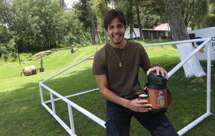 Tradición. El delantero paraguayo de la Universidad Católica, Luis Antonio Amarilla, mostró a la cámara de EXPRESO su tereré, que fue un regalo de su papá antes de su viaje a territorio ecuatoriano.