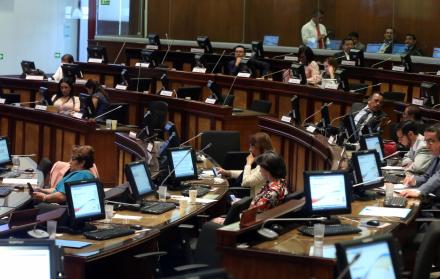 El pasado jueves, la Asamblea no sesionó por la falta de cuórum. El segundo vicepresidente de la Legislatura, Patricio Donoso, quien dirigía la sesión, la suspendió cuando se iba a tratar las reformas a la Ley de Compañías y la Ley Orgánica para Prevenir